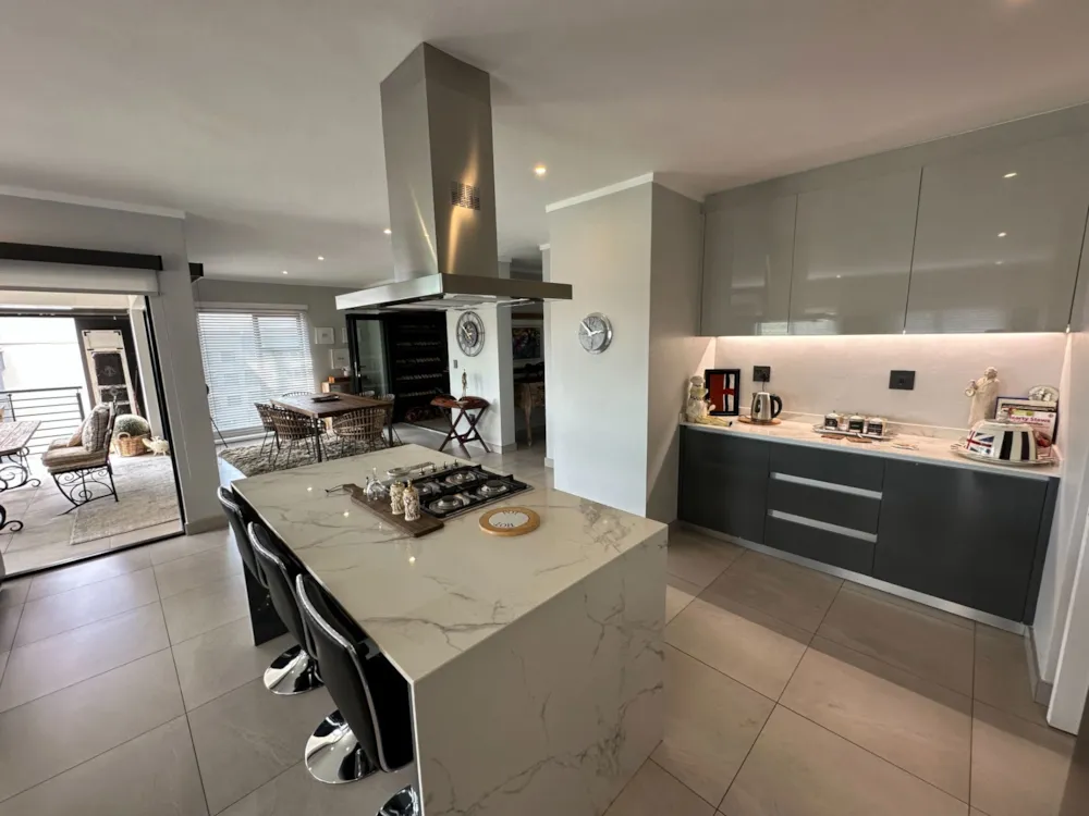 Penthouse apartment sold in Waterkloof, Pretoria East - PT1689736 Penthouse apartment sold in Waterkloof, Pretoria East - PT1689736