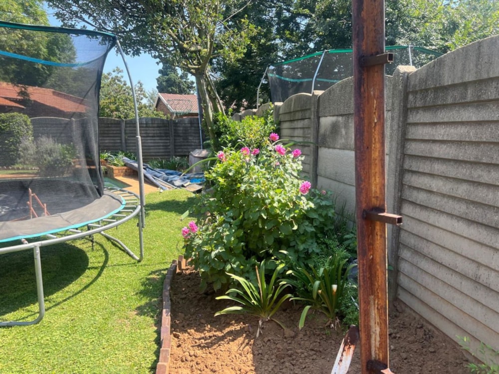 House for sale in Crystal Park - EN1689888 House for sale in Crystal Park - EN1689888