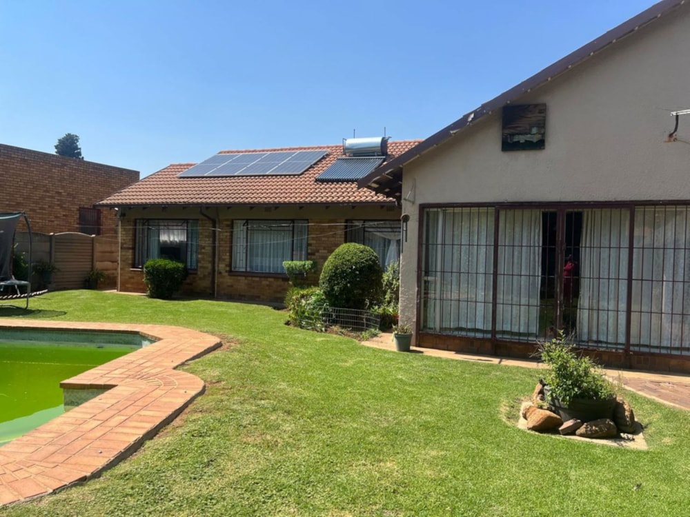 House for sale in Crystal Park - EN1689888 House for sale in Crystal Park - EN1689888