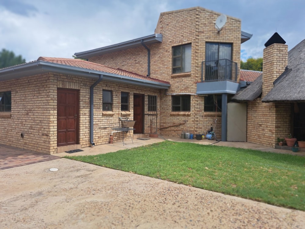 Double-storey house for sale in Christiana, North West Province - 1KJ1689904 Double-storey house for sale in Christiana, North West Province - 1KJ1689904