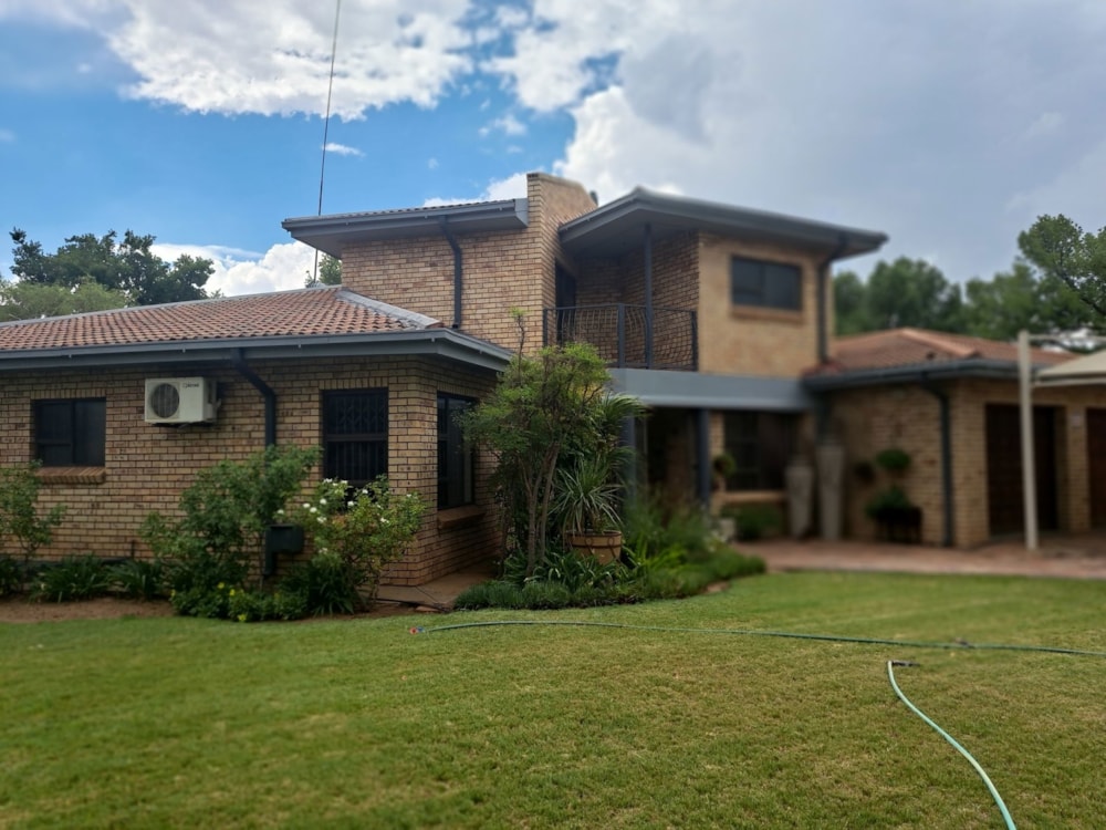 Double-storey house for sale in Christiana, North West Province - 1KJ1689904 Double-storey house for sale in Christiana, North West Province - 1KJ1689904