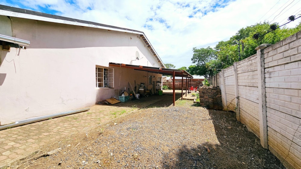 Commercial Building for sale in Lydenburg (Mashishing) - 1LY1690153 Commercial Building for sale in Lydenburg (Mashishing) - 1LY1690153