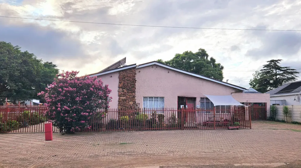 Commercial Building for sale in Lydenburg (Mashishing) - 1LY1690153 Commercial Building for sale in Lydenburg (Mashishing) - 1LY1690153