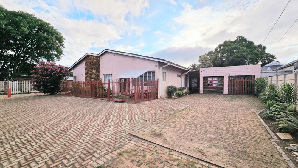 Commercial Building for sale in Lydenburg (Mashishing) - 1LY1690153