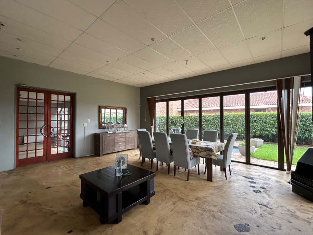 Double-storey house for sale in Roylglen - 1KJ1689983 Double-storey house for sale in Roylglen - 1KJ1689983