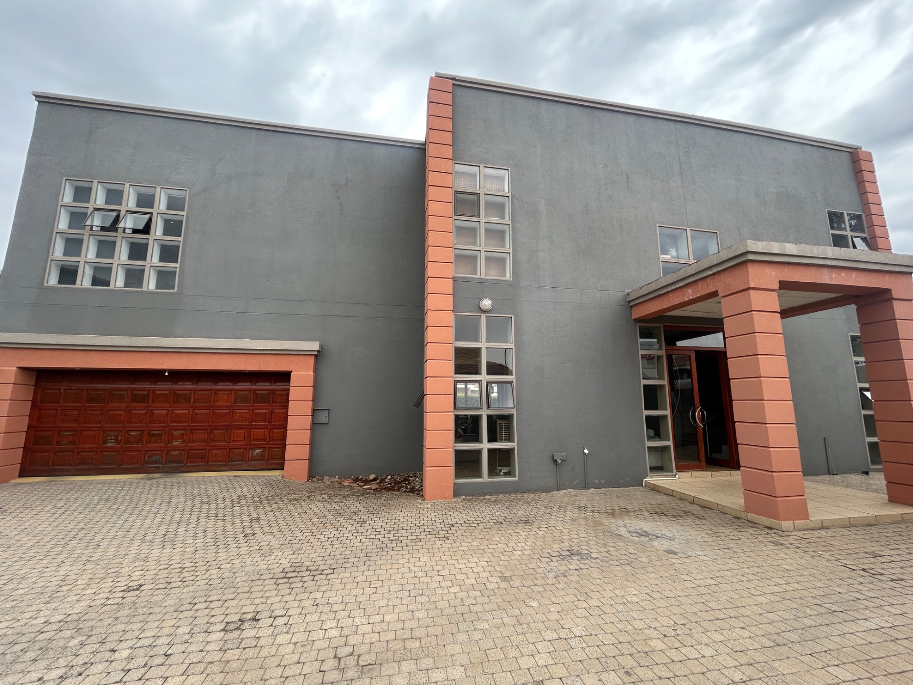 Double-storey house for sale in Roylglen - 1KJ1689983