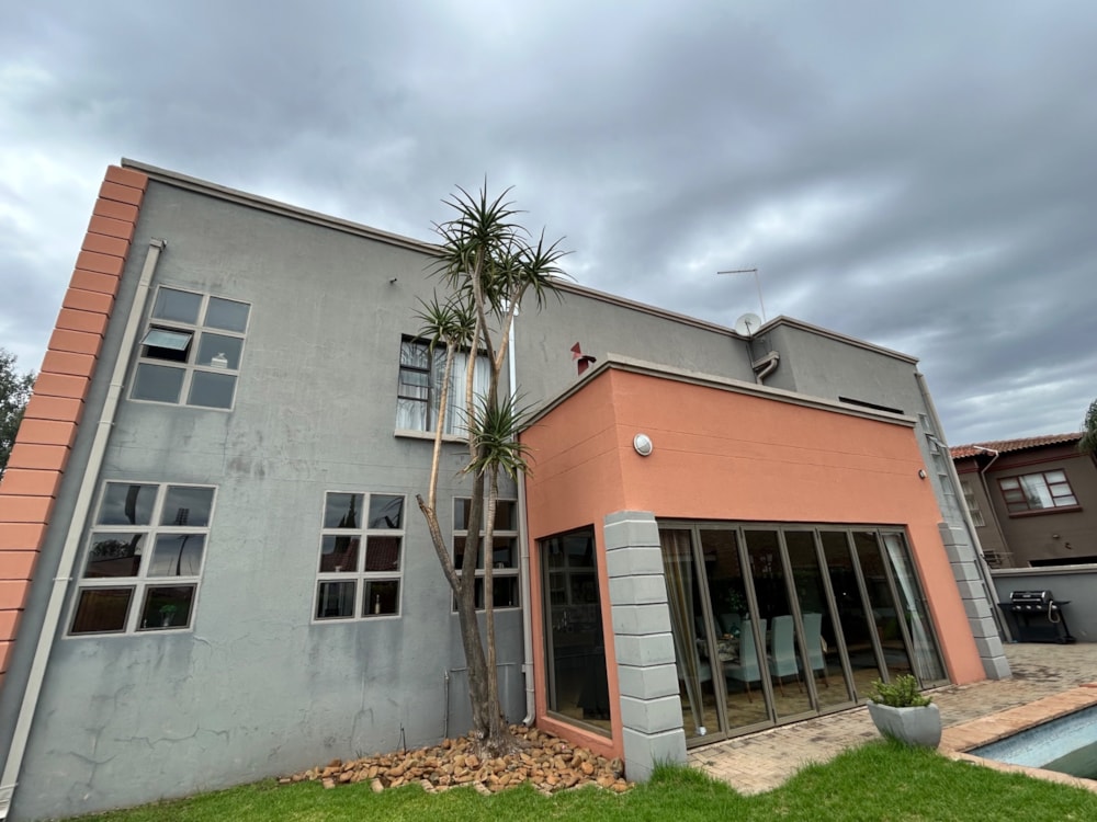 Double-storey house for sale in Roylglen - 1KJ1689983 Double-storey house for sale in Roylglen - 1KJ1689983