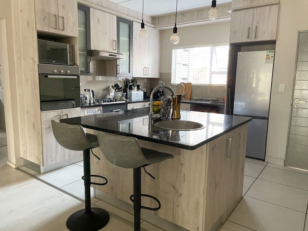 Apartment for sale in North Riding - FW1690313 Apartment for sale in North Riding - FW1690313