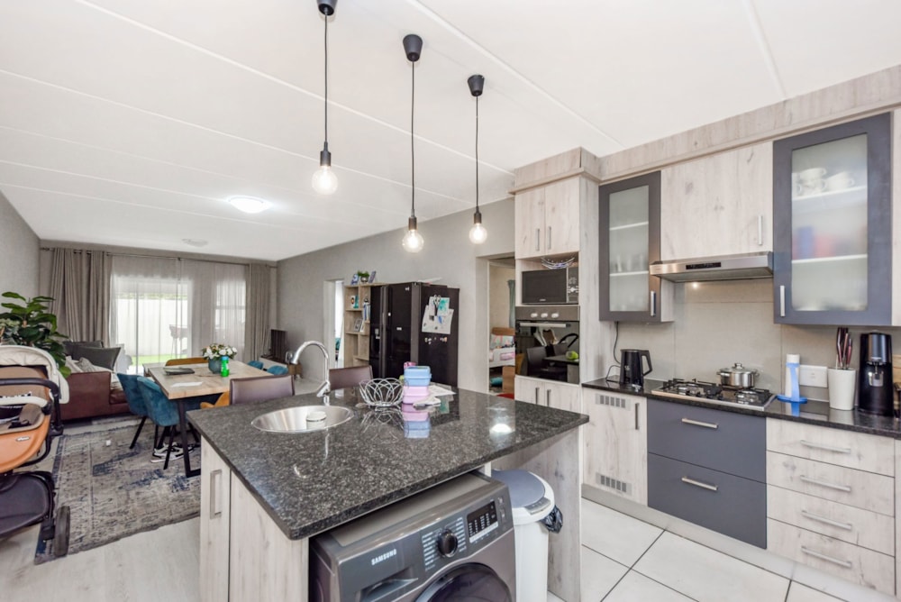 Apartment for sale in North Riding - FW1690313 Apartment for sale in North Riding - FW1690313