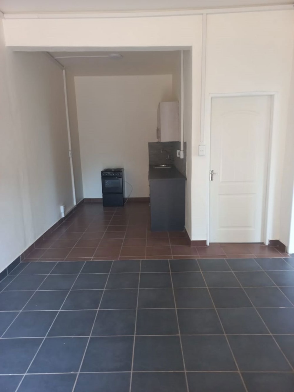 Bachelor apartment to rent in Thabazimbi - 1ER1690352 Bachelor apartment to rent in Thabazimbi - 1ER1690352