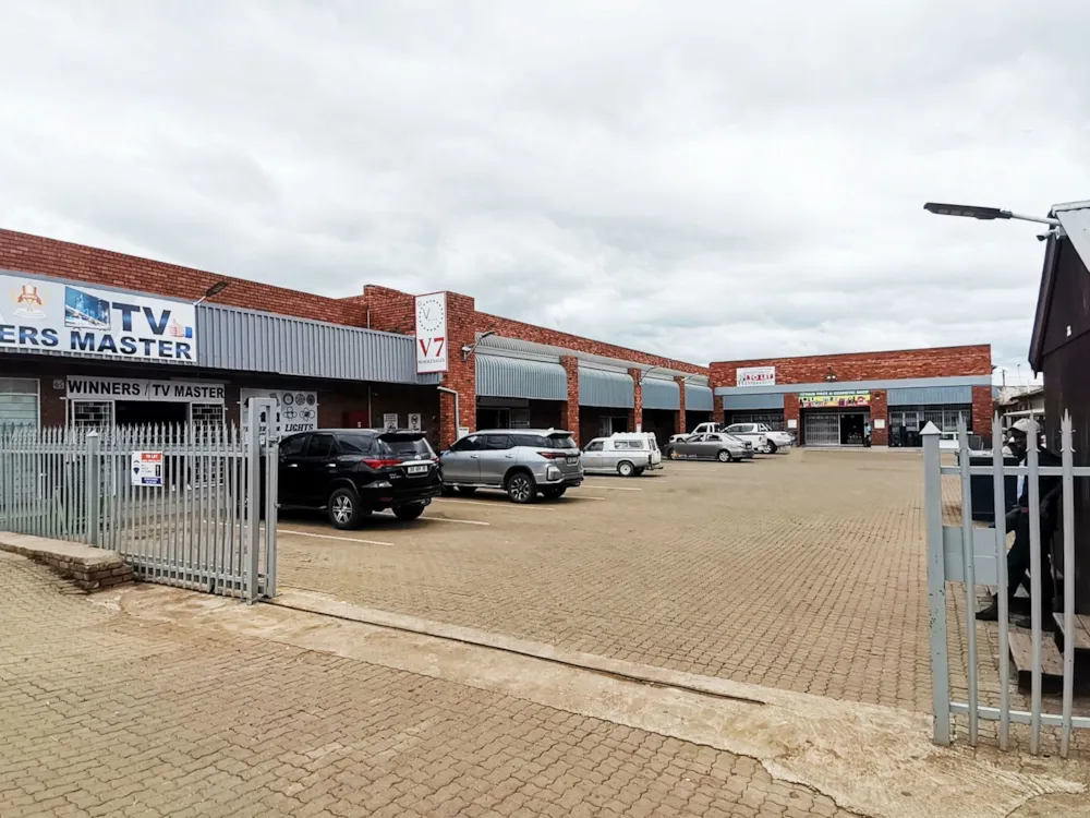 Commercial Building for sale in Lydenburg (Mashishing) - 1LY1690567 Commercial Building for sale in Lydenburg (Mashishing) - 1LY1690567