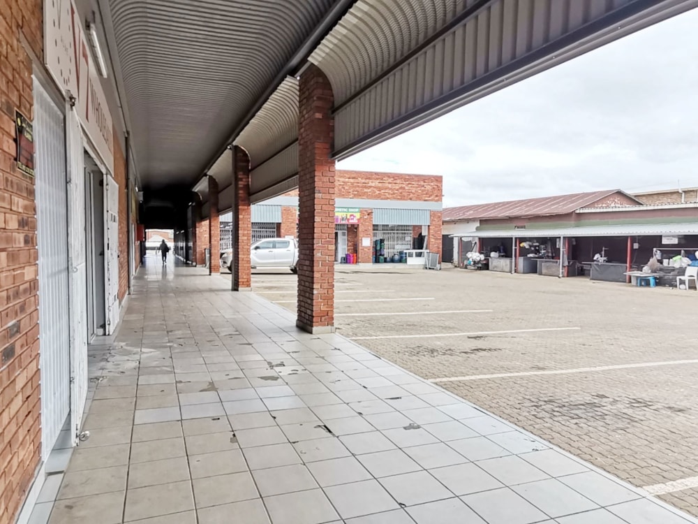 Commercial Building for sale in Lydenburg (Mashishing) - 1LY1690567 Commercial Building for sale in Lydenburg (Mashishing) - 1LY1690567