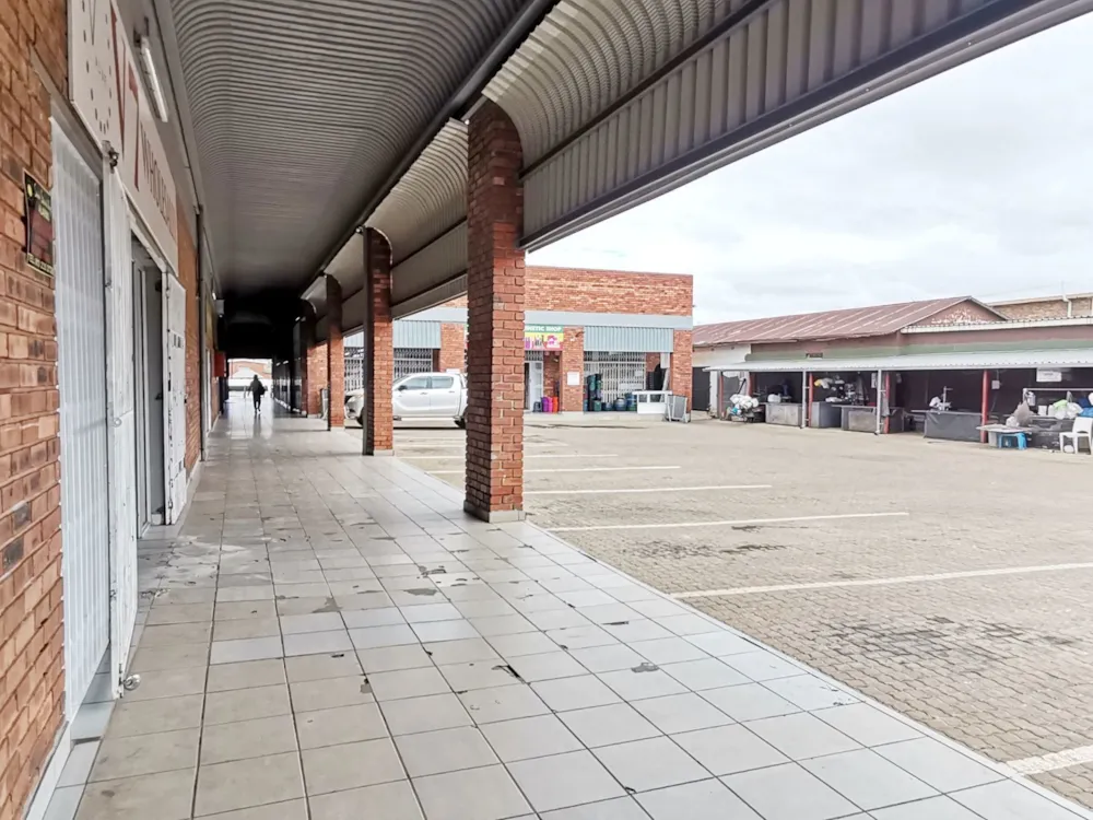 Commercial Building for sale in Lydenburg (Mashishing) - 1LY1690567 Commercial Building for sale in Lydenburg (Mashishing) - 1LY1690567