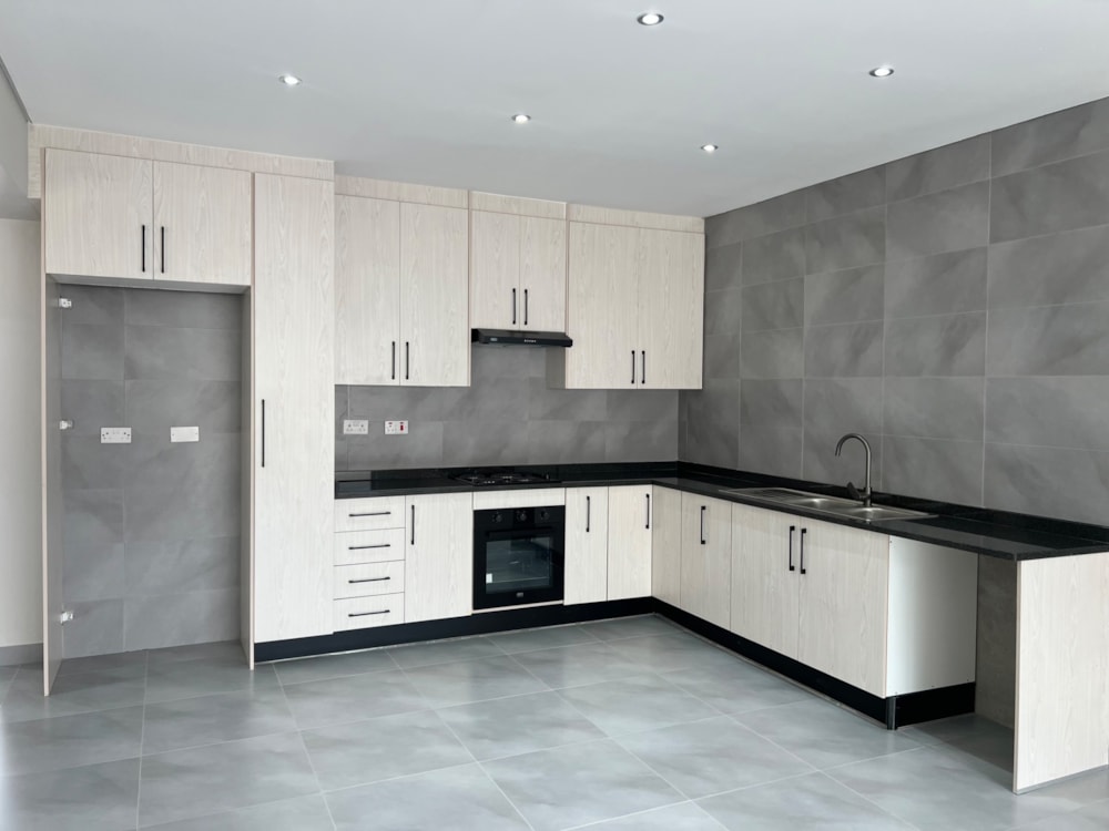 Townhouse let in Broadhurst, Botswana - 3BO1690635