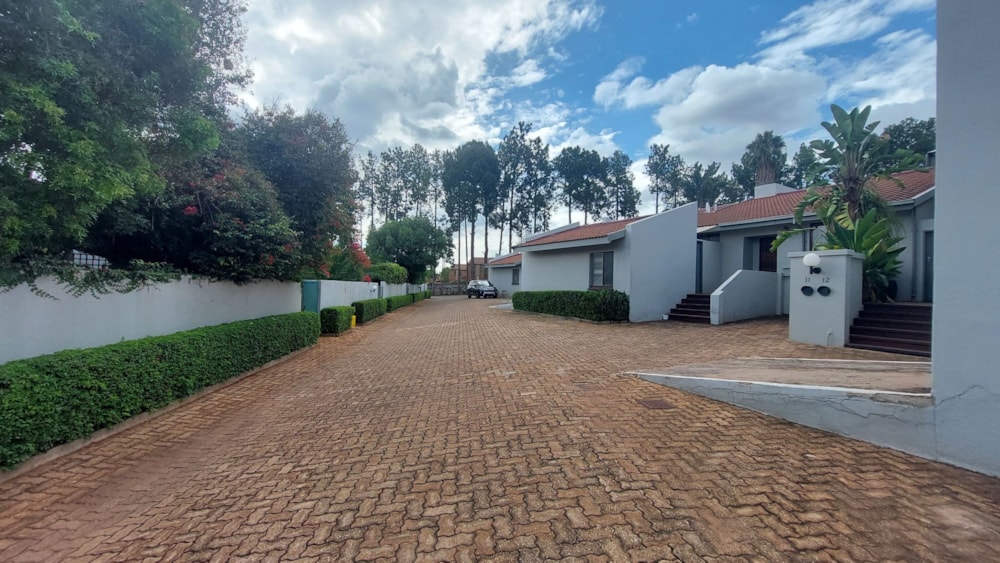 Townhouse for sale in Die Hoewes - CN1694397