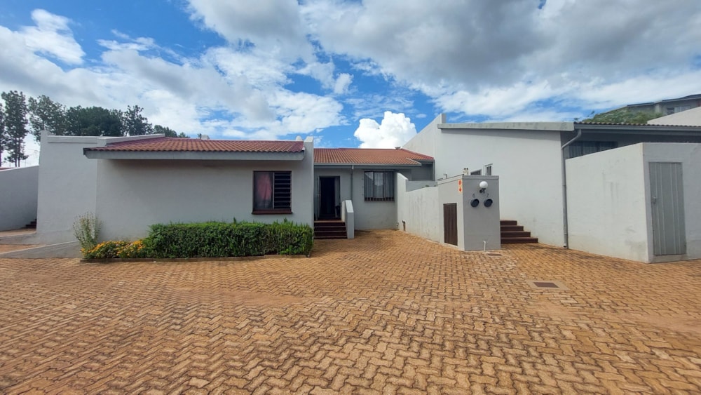 Townhouse for sale in Die Hoewes - CN1694397