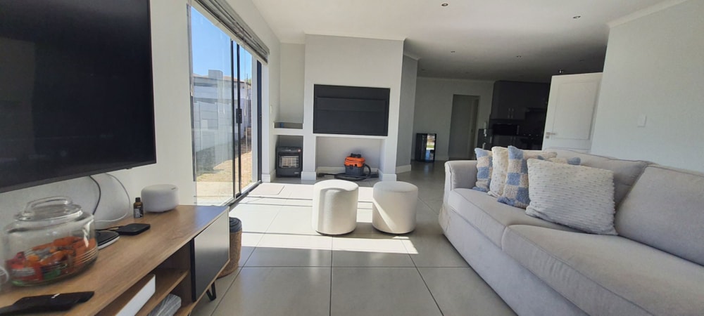 House let in Rouxville, Kuils River - 1KV1690907 House let in Rouxville, Kuils River - 1KV1690907