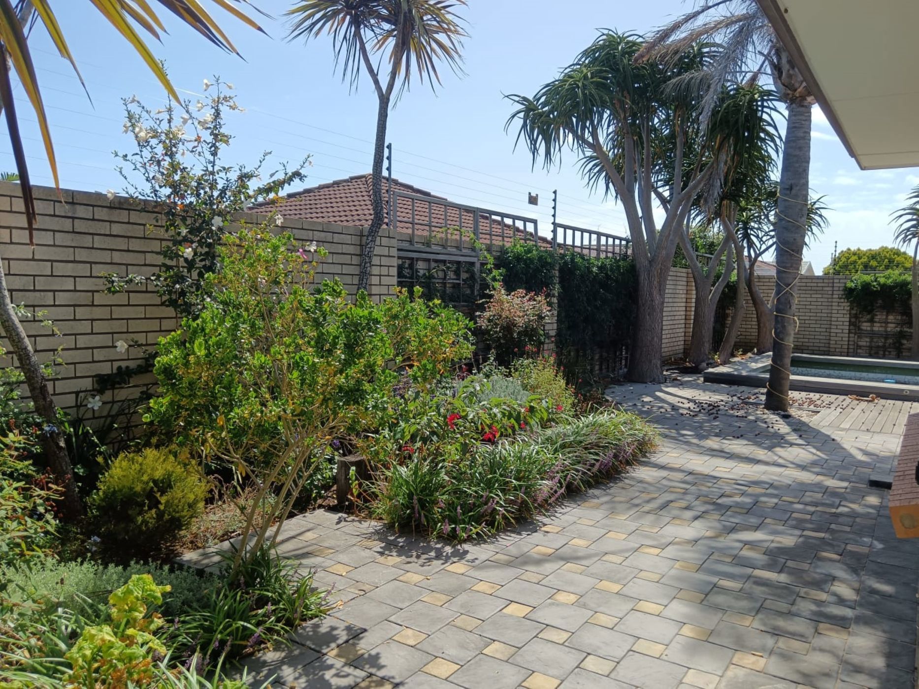 Security complex home let in Summerstrand - 1PLZ1691523