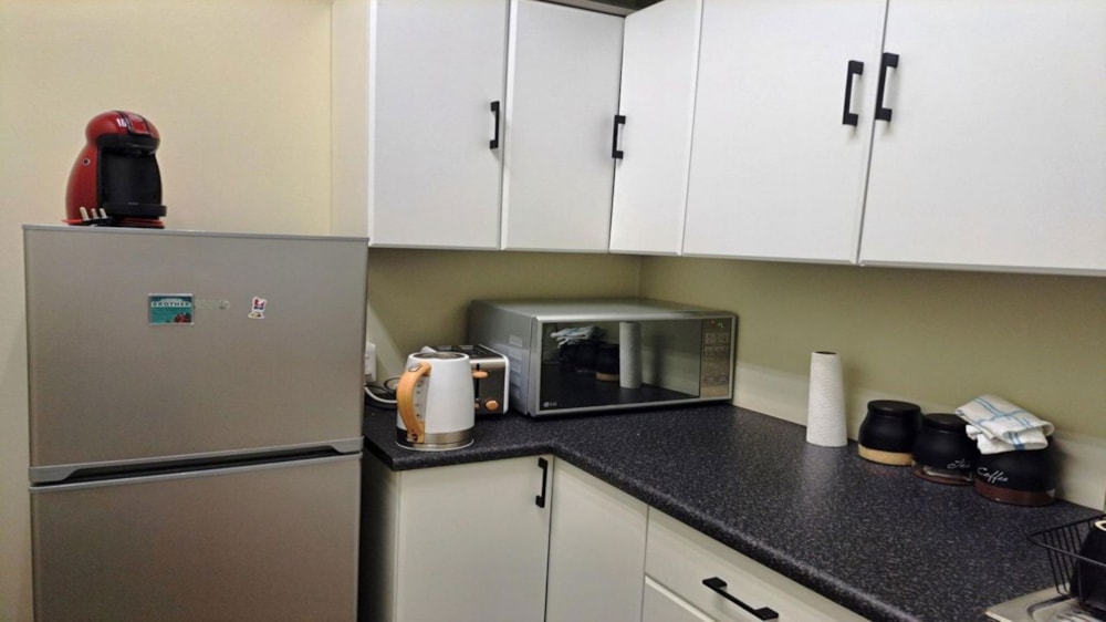 Commercial business to rent in Kloof - 1KF1691432 Commercial business to rent in Kloof - 1KF1691432