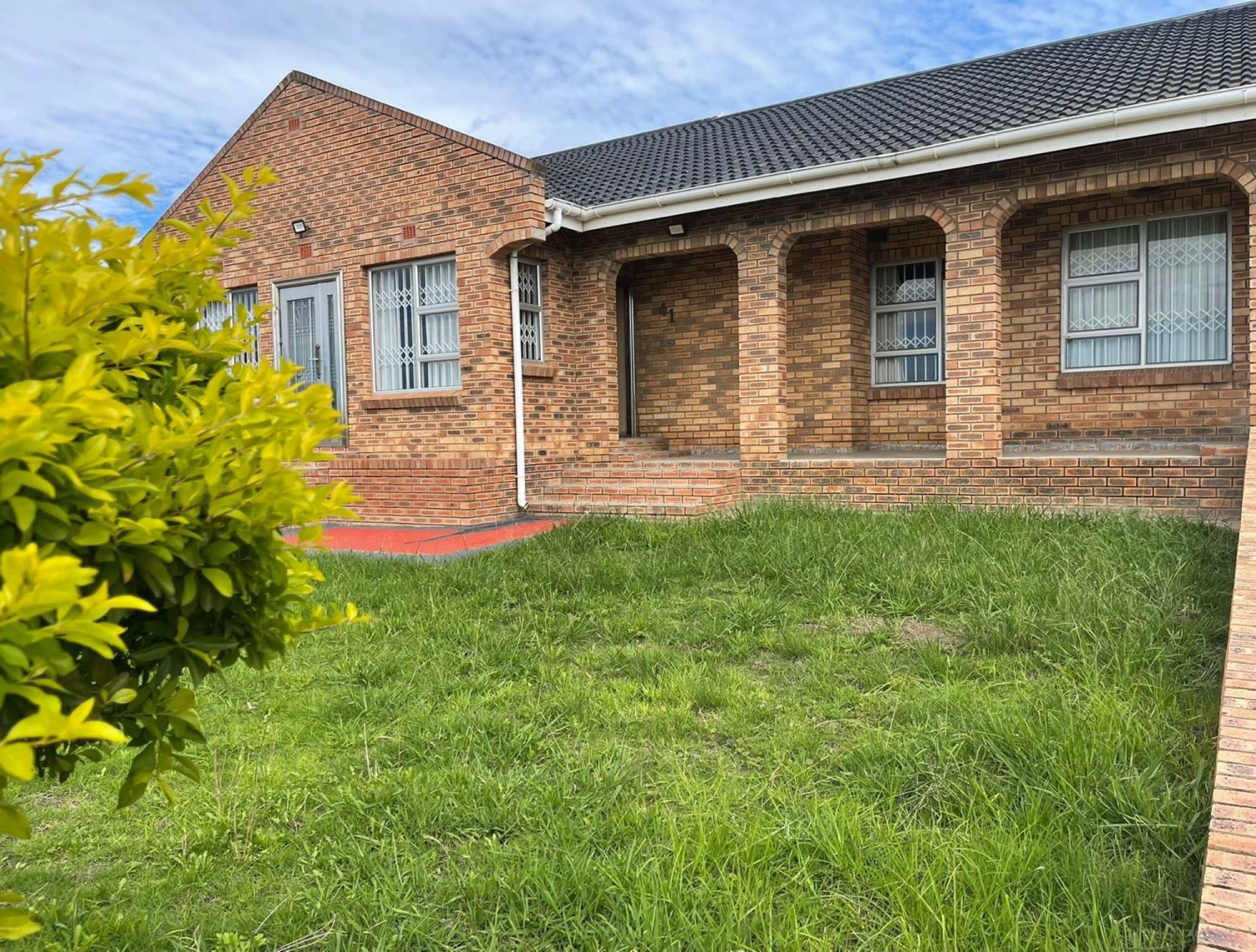 House let in Southridge Park - 1MH1691709