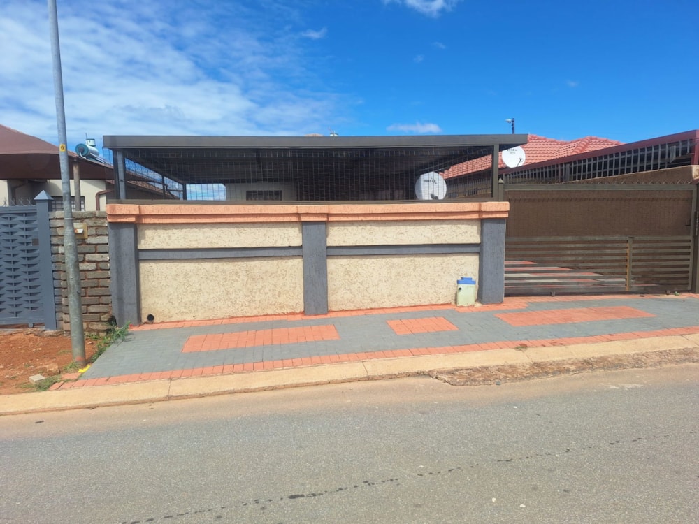 House for sale in Soshanguve East - PTM1691736 House for sale in Soshanguve East - PTM1691736