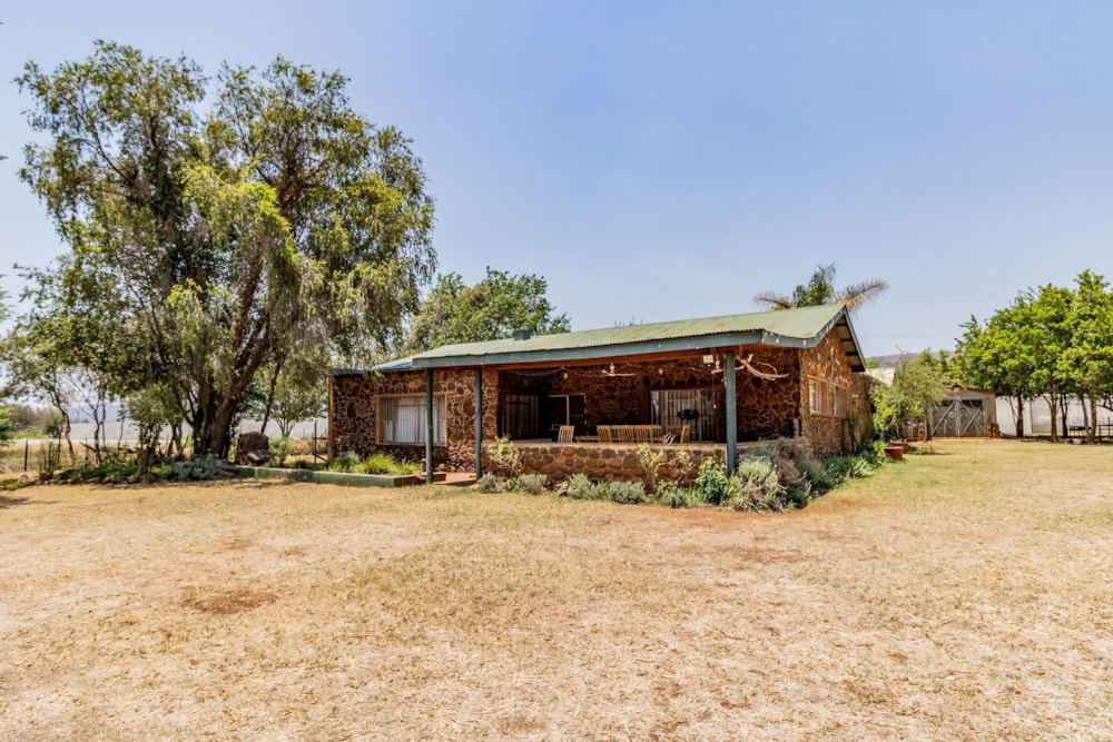 Mixed use farm for sale in Hekpoort - 1HR1692118