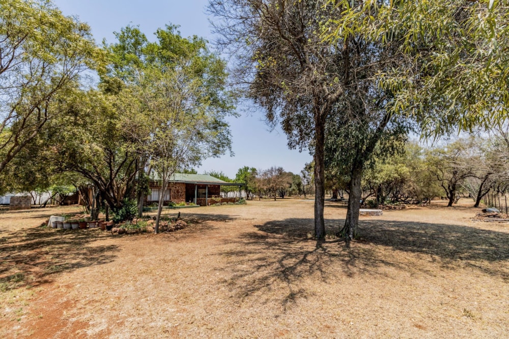 Mixed use farm for sale in Hekpoort - 1HR1692118