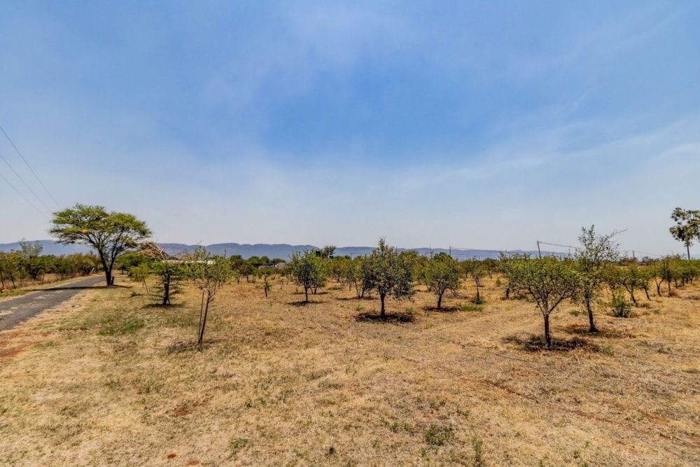 Mixed use farm for sale in Hekpoort - 1HR1692118