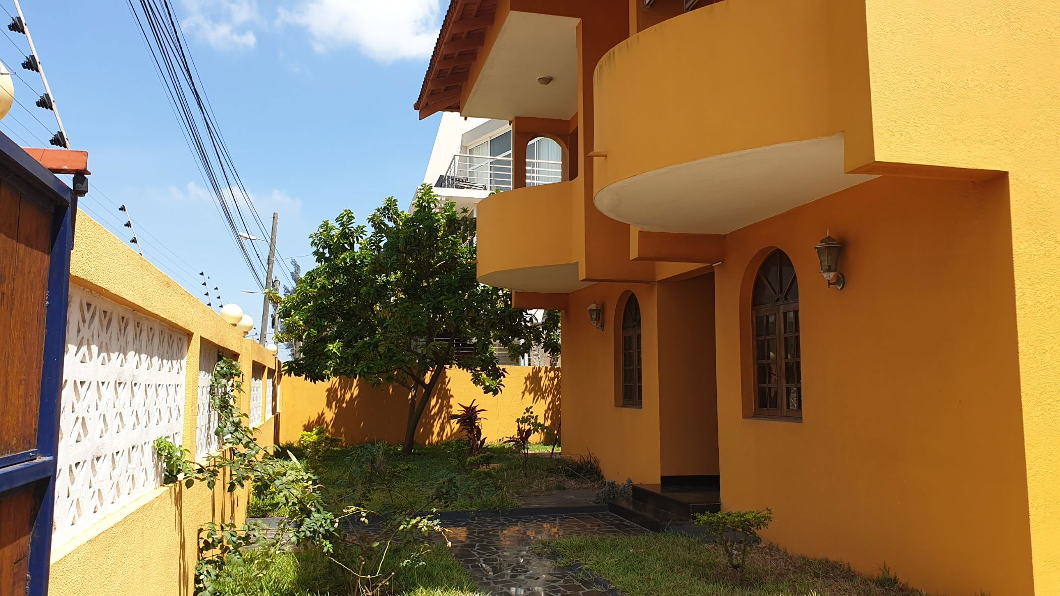 Double-storey house to rent in Maputo , Mozambique - 3MQ1692050
