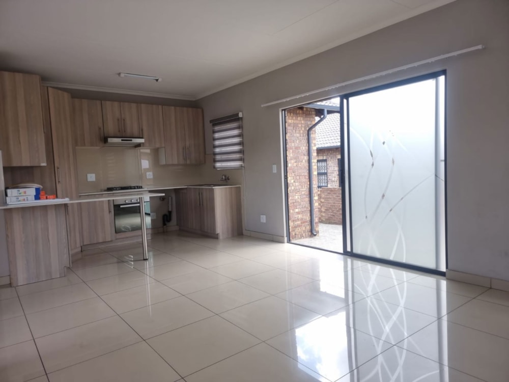 Security complex home to rent in Die Heuwel - 1WD1717754 Security complex home to rent in Die Heuwel - 1WD1717754