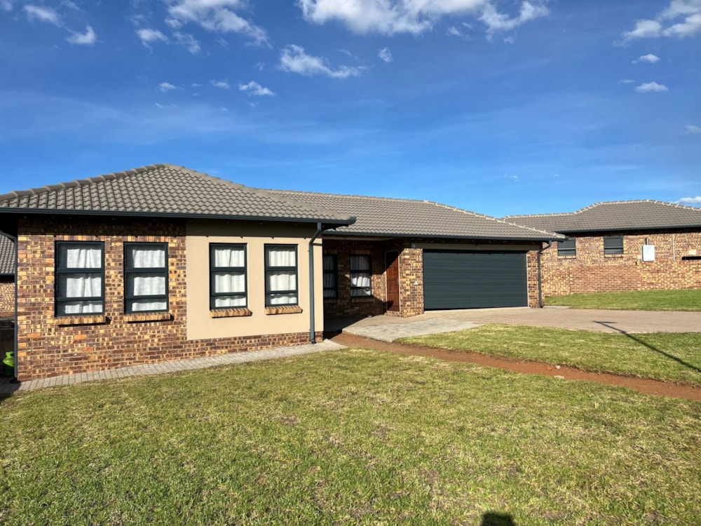 Security complex home to rent in Die Heuwel - 1WD1717754 Security complex home to rent in Die Heuwel - 1WD1717754