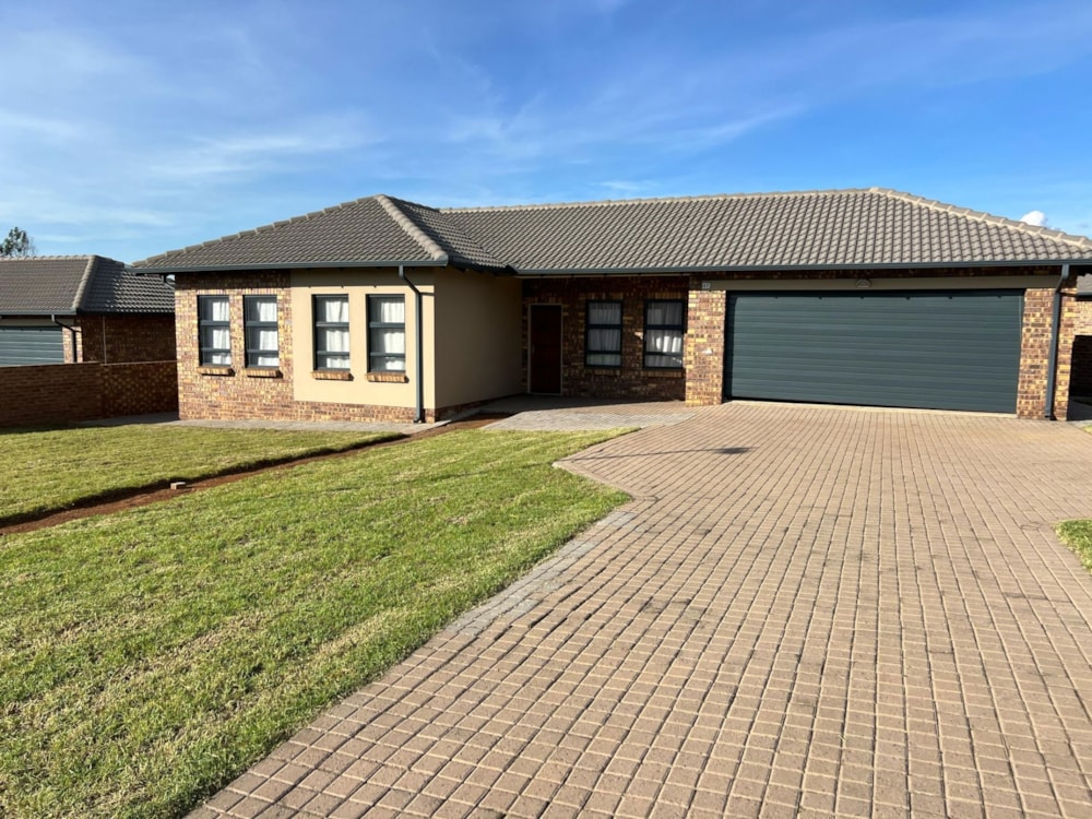 Security complex home to rent in Die Heuwel - 1WD1717754 Security complex home to rent in Die Heuwel - 1WD1717754