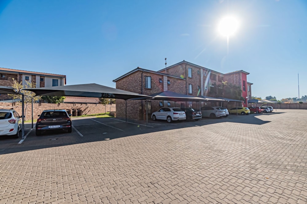 Apartment sold in Rooihuiskraal North - CN1692089 Apartment sold in Rooihuiskraal North - CN1692089