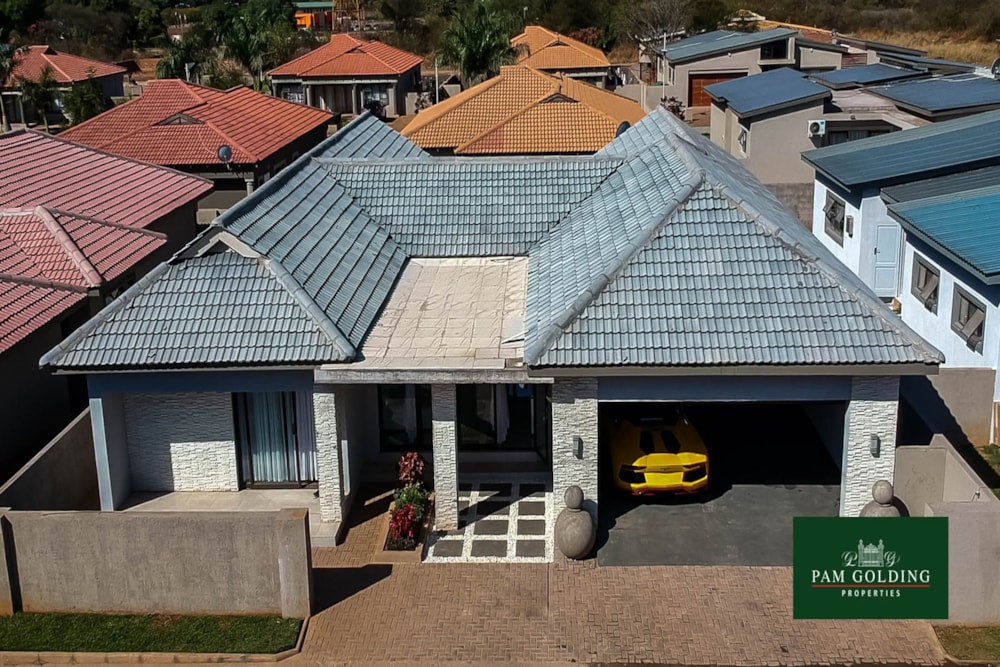 Townhouse for sale in Kumalo, Bulawayo, Zimbabwe - 3ZB1692123