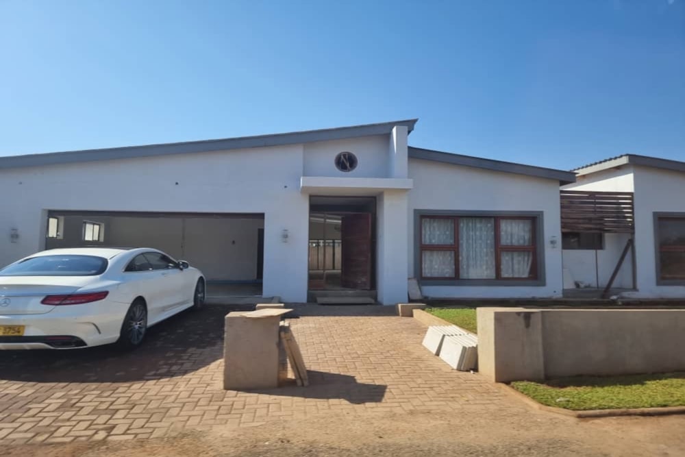 Townhouse for sale in Kumalo, Bulawayo, Zimbabwe - 3ZB1692123