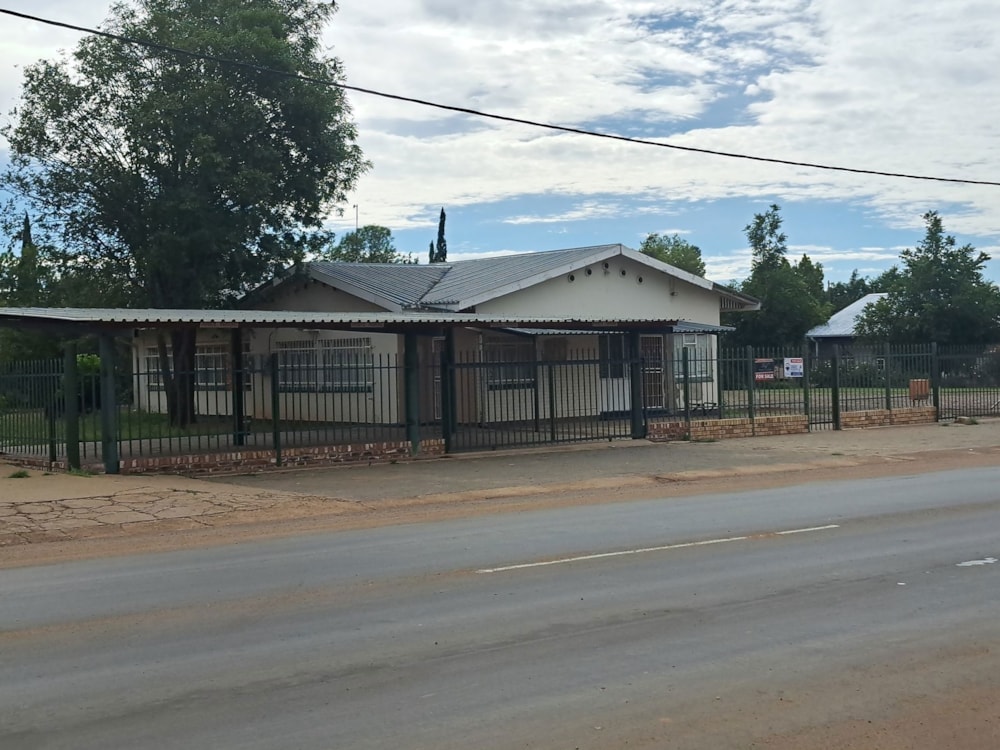 Commercial office for sale in Christiana, North West Province - 1KJ1692396 Commercial office for sale in Christiana, North West Province - 1KJ1692396