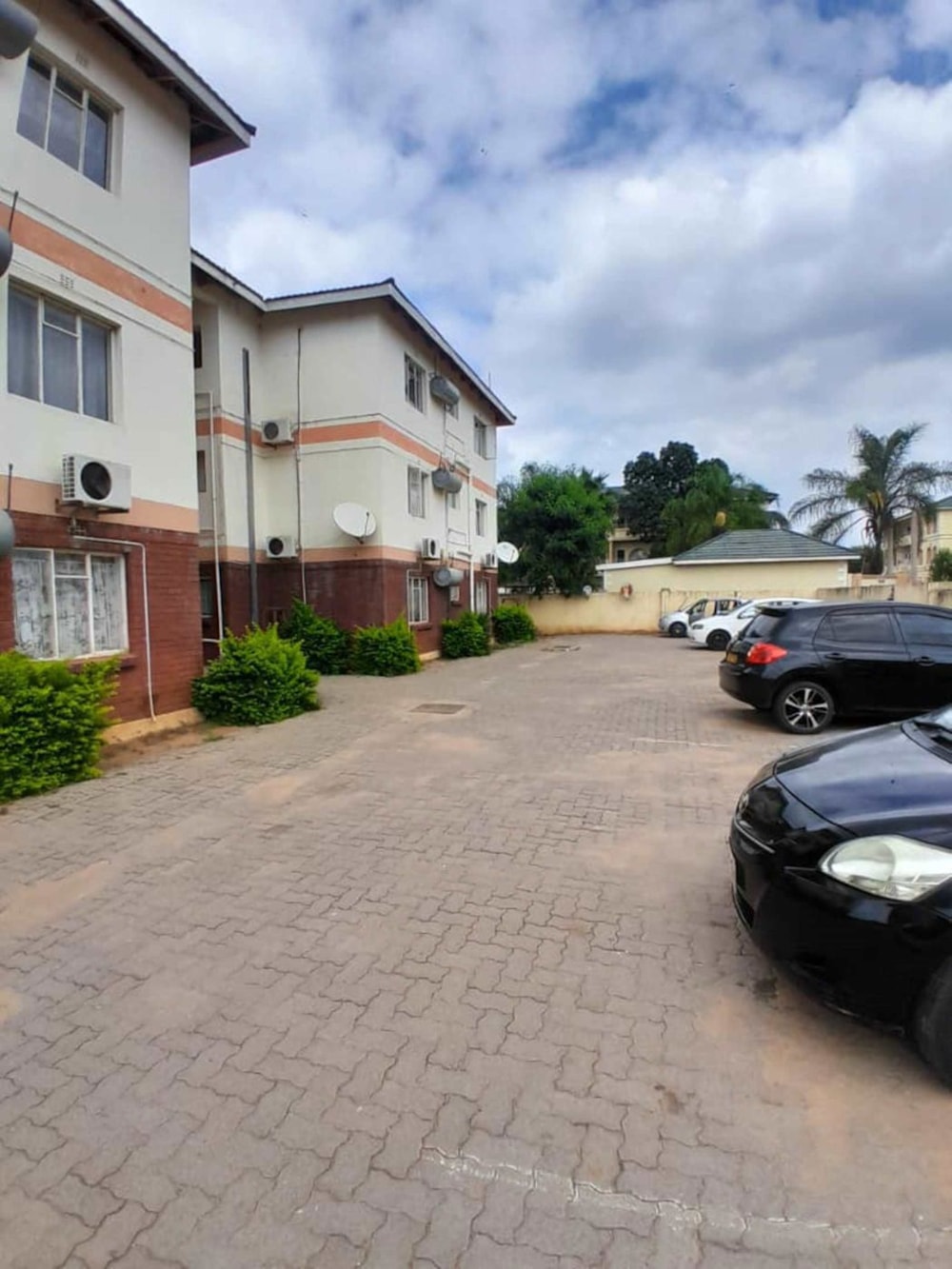 Double-storey apartment for sale in Block 5, Botswana - 3BO1692437 Double-storey apartment for sale in Block 5, Botswana - 3BO1692437