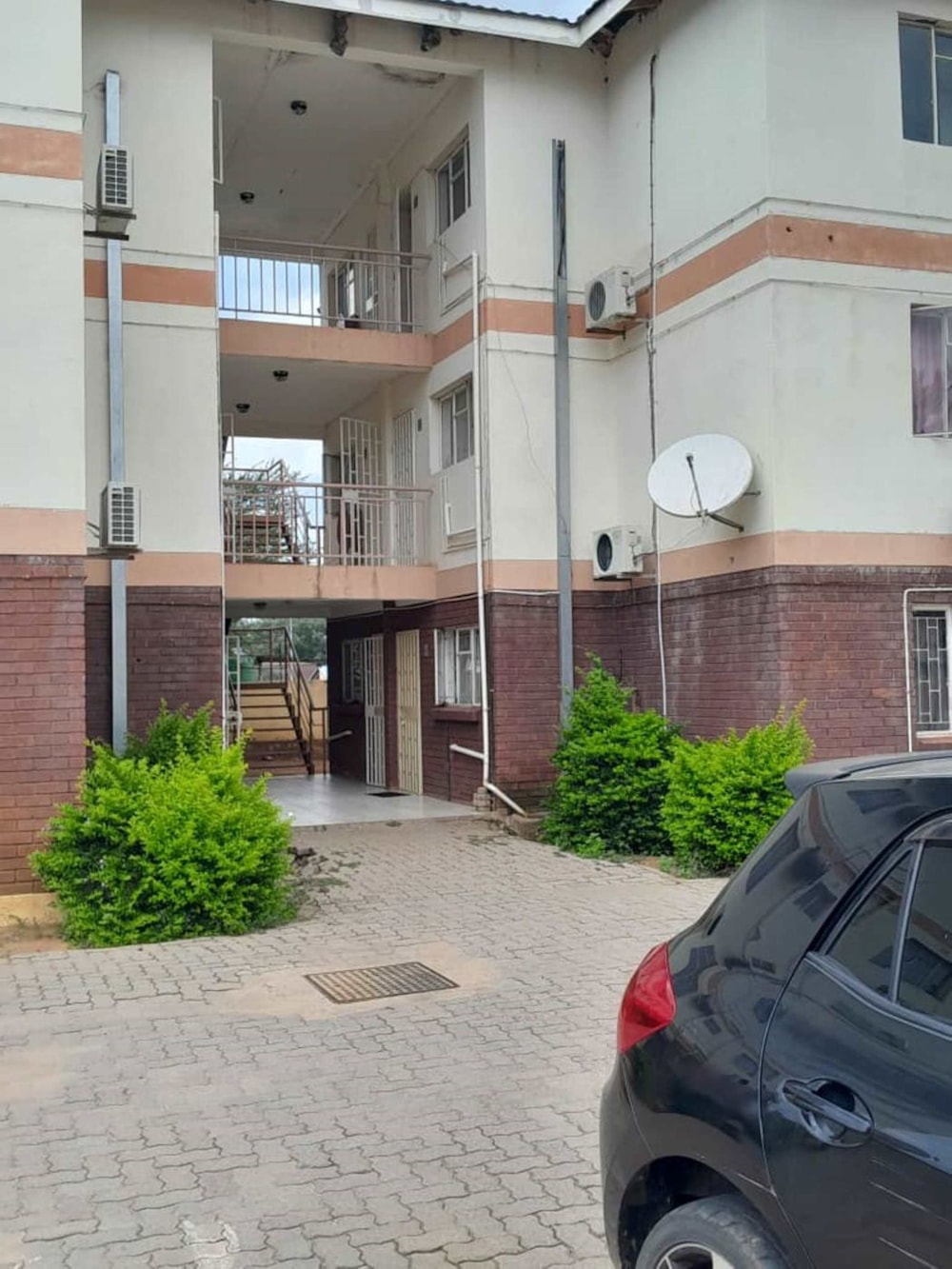 Double-storey apartment for sale in Block 5, Botswana - 3BO1692437 Double-storey apartment for sale in Block 5, Botswana - 3BO1692437