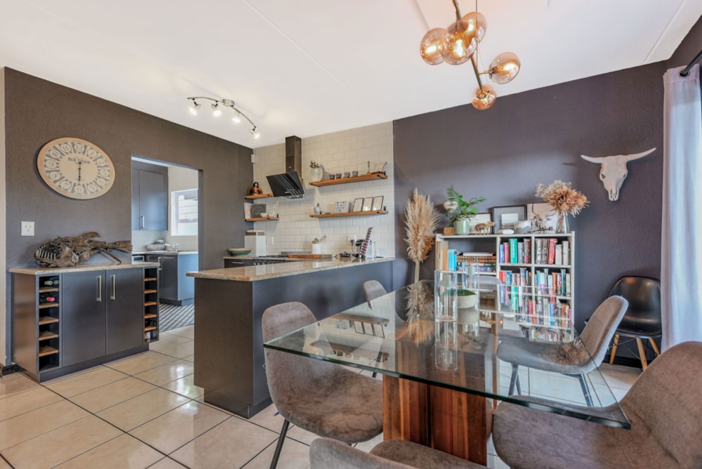 Cluster sold in North Riding - FW1692459 Cluster sold in North Riding - FW1692459