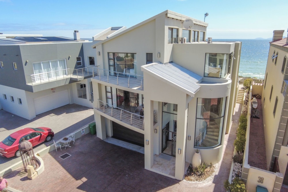 Multi-storey house for sale in Calypso Beach - LA1691886 Multi-storey house for sale in Calypso Beach - LA1691886