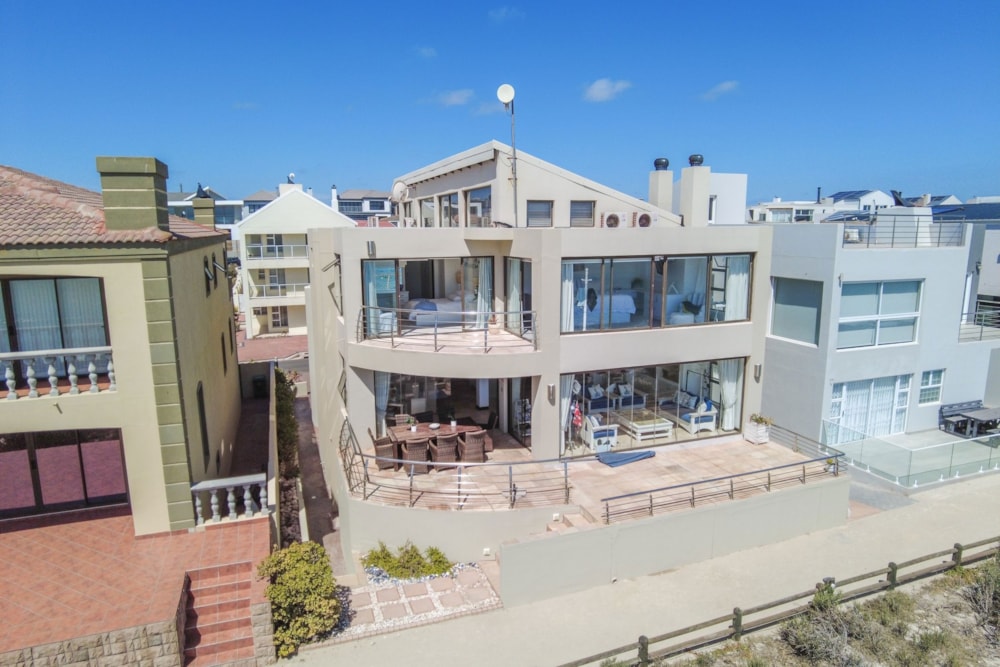 Multi-storey house for sale in Calypso Beach - LA1691886 Multi-storey house for sale in Calypso Beach - LA1691886