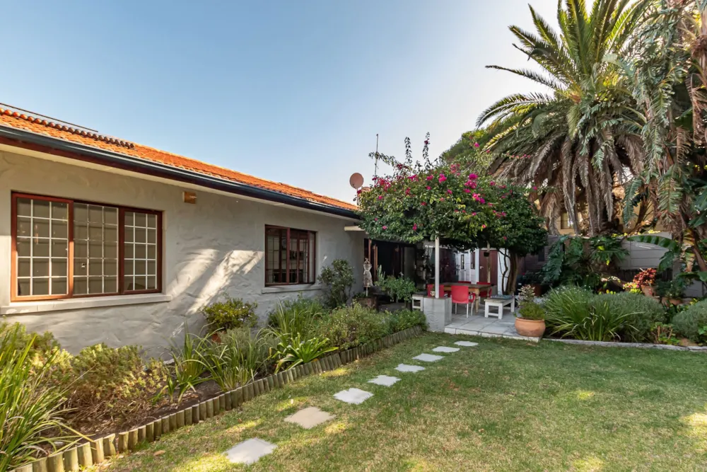 House sold in Constantia, Cape Town - KW1724685 House sold in Constantia, Cape Town - KW1724685