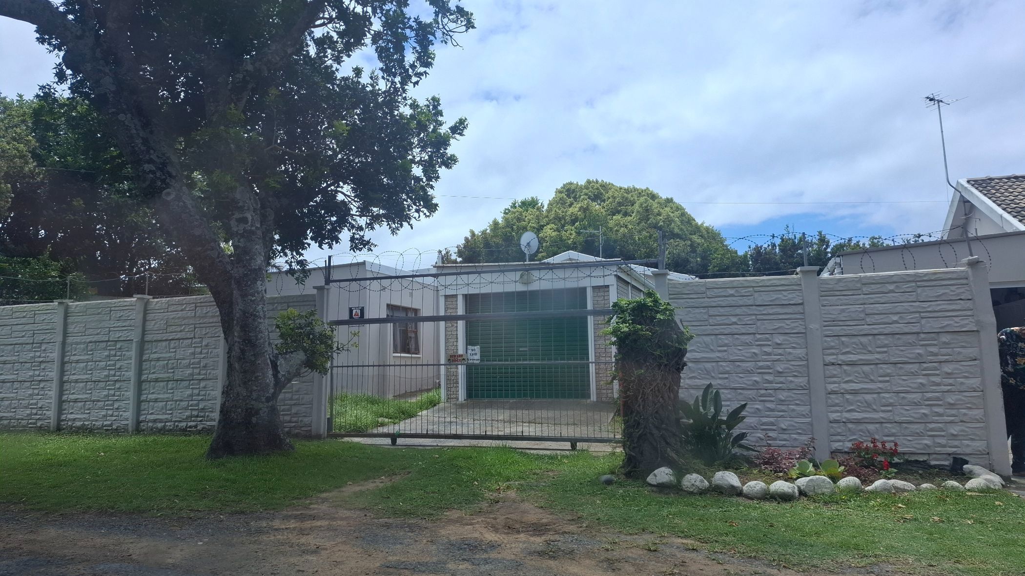 Garden cottage to rent in Gonubie - 1EZ1721383