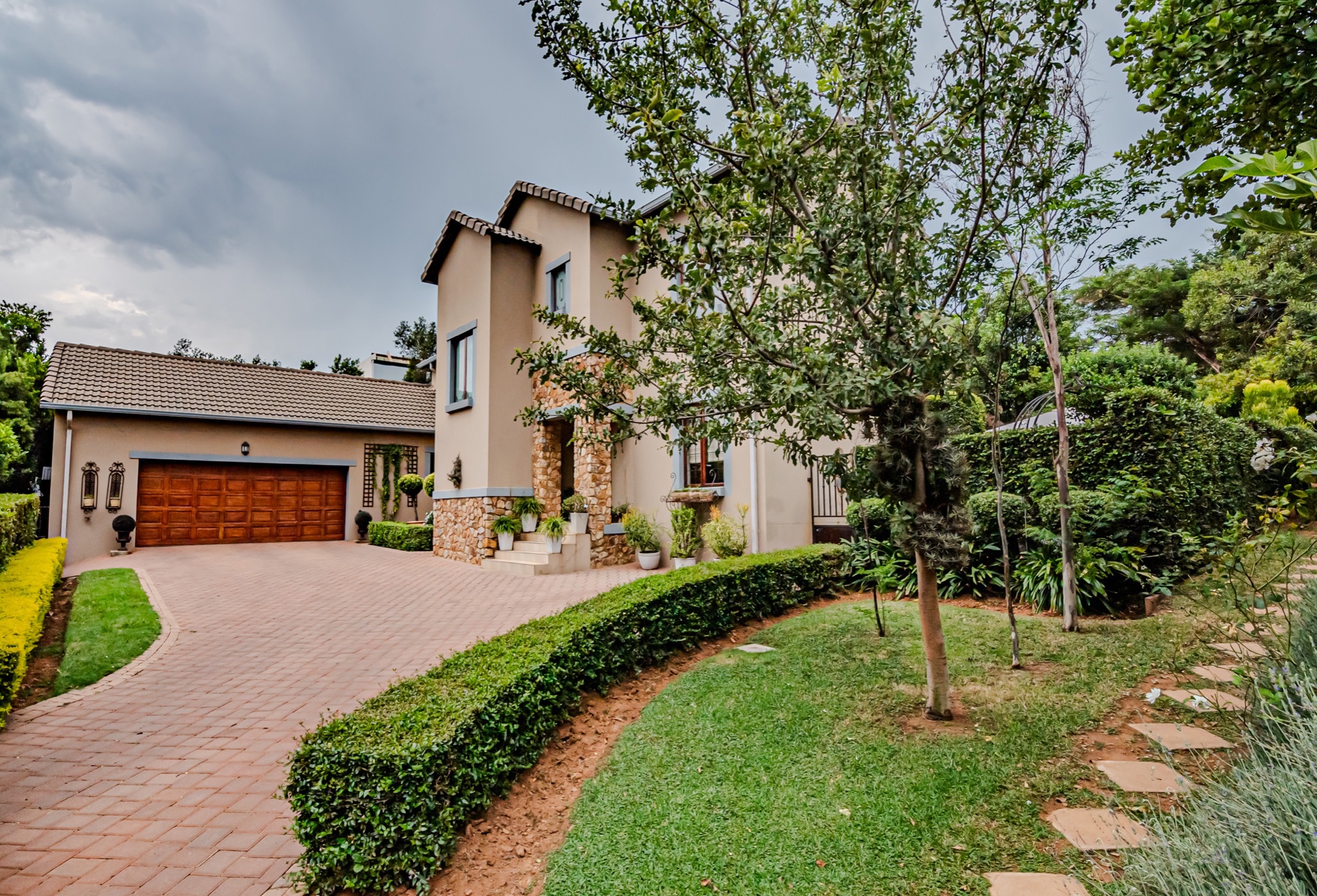 House let in Olympus AH - PTL1702600