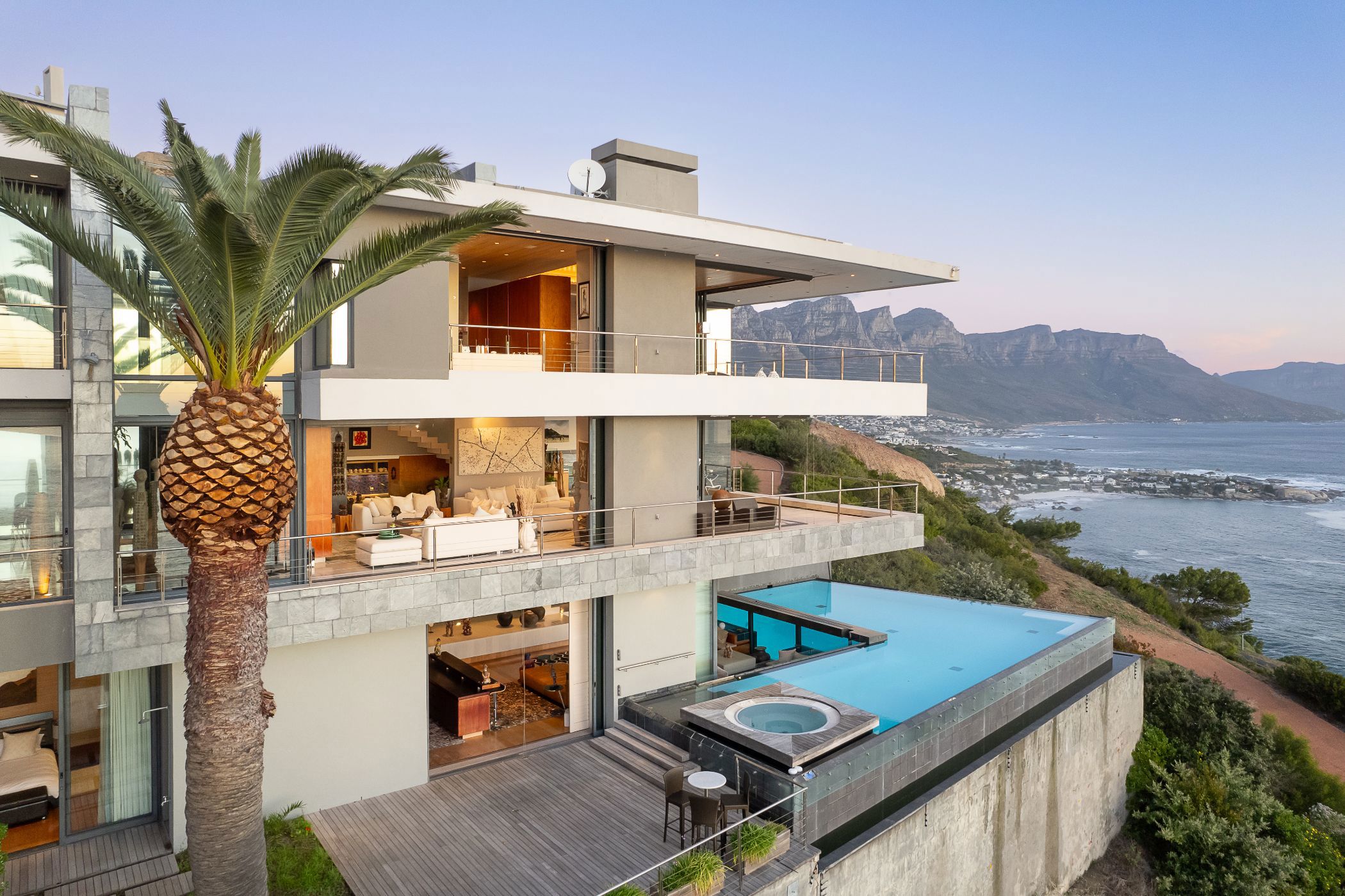 Multi-storey house sold in Bantry Bay - AS1658124