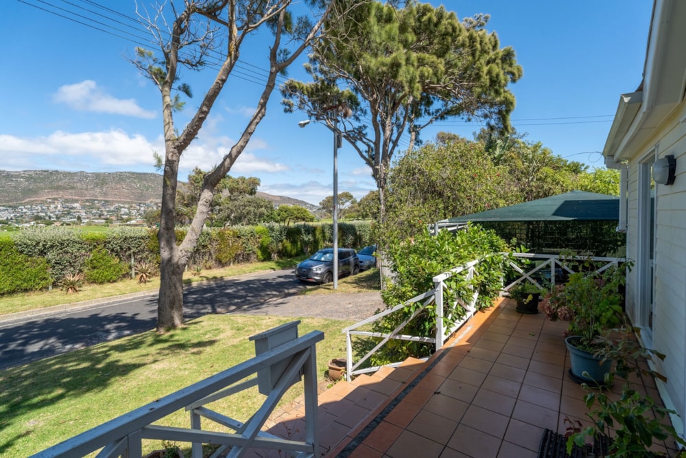 House sold in Clovelly, Cape Town - FH1690783 House sold in Clovelly, Cape Town - FH1690783