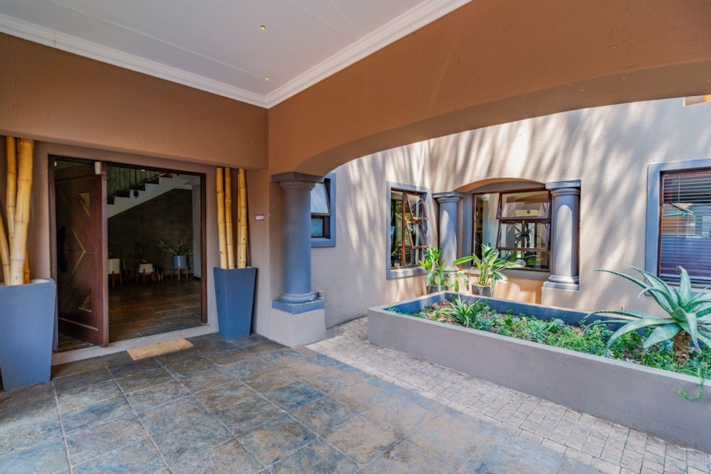 Security estate home for sale in Xanadu - 1HR1690105 Security estate home for sale in Xanadu - 1HR1690105