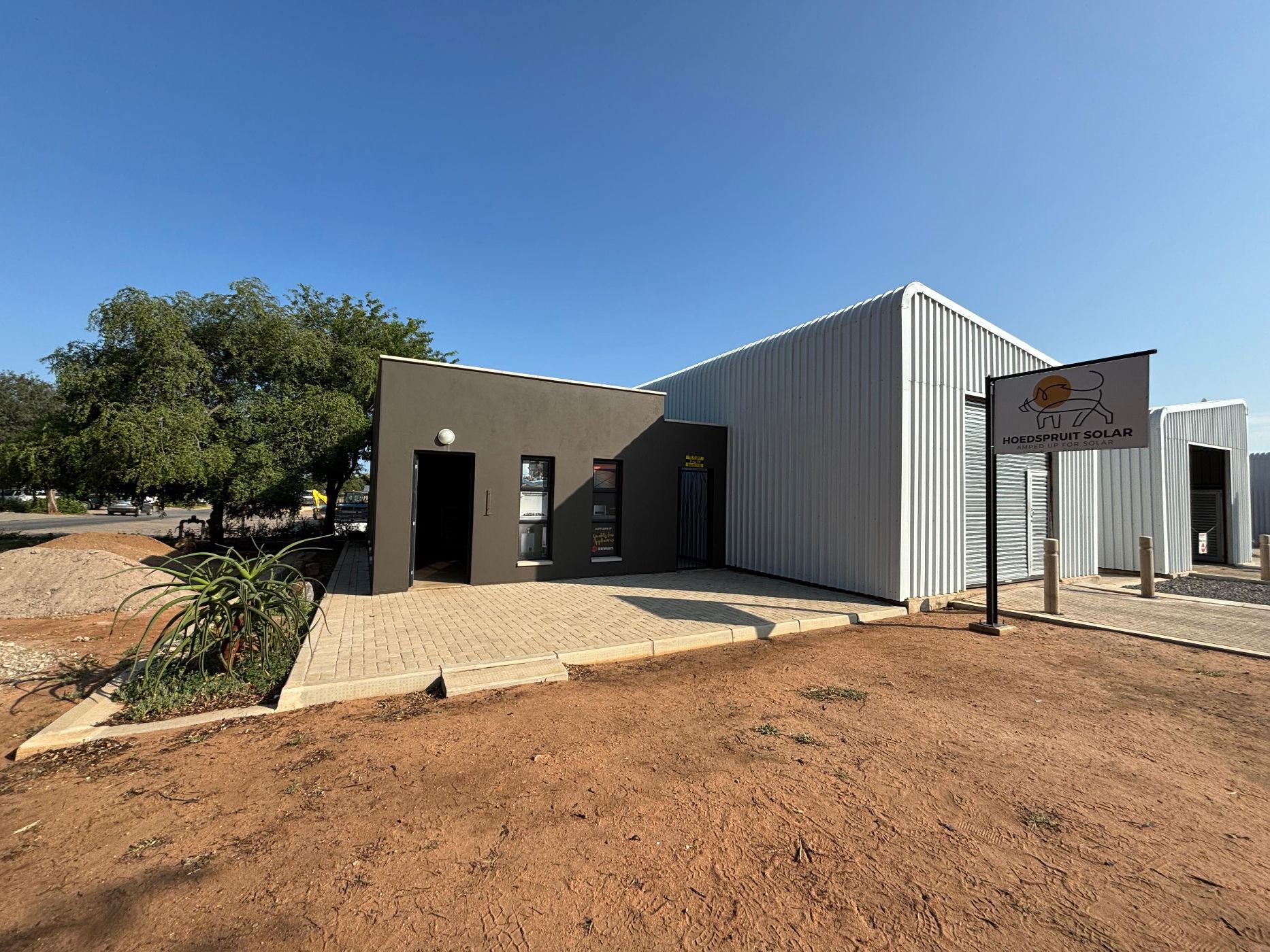 Commercial Building to rent in Hoedspruit - 1HS1716889