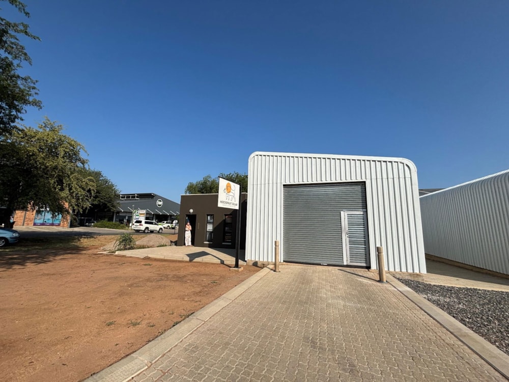 Commercial Building to rent in Hoedspruit - 1HS1716889 Commercial Building to rent in Hoedspruit - 1HS1716889