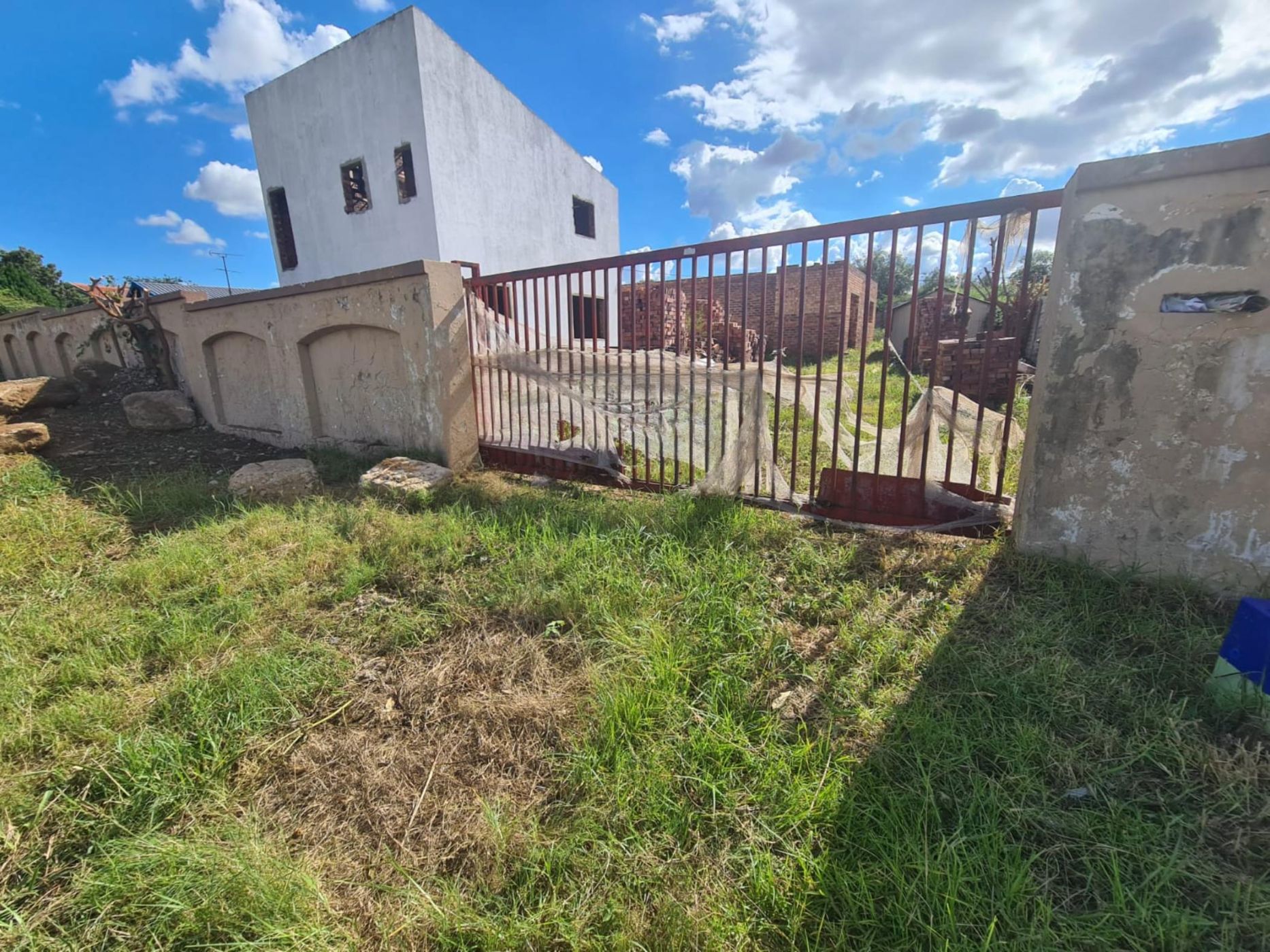 House for sale in Mackenzie Park - EN1691653